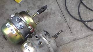 Changing parking brake chamber 30 30 on a big truck