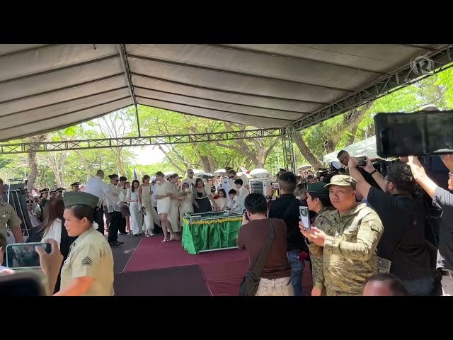 Sa Mga Larawan: Nora Aunor ay inilatag upang magpahinga sa matatag na pagkakaroon ng pamilya, mga kaibigan, tagahanga