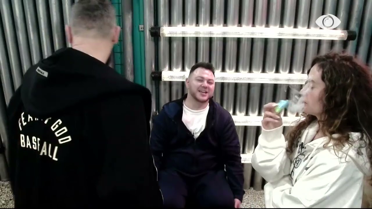 “Do të të pyes si je, do fillojë Mateo…”/ Miri diskuton me Arditin dhe Livian