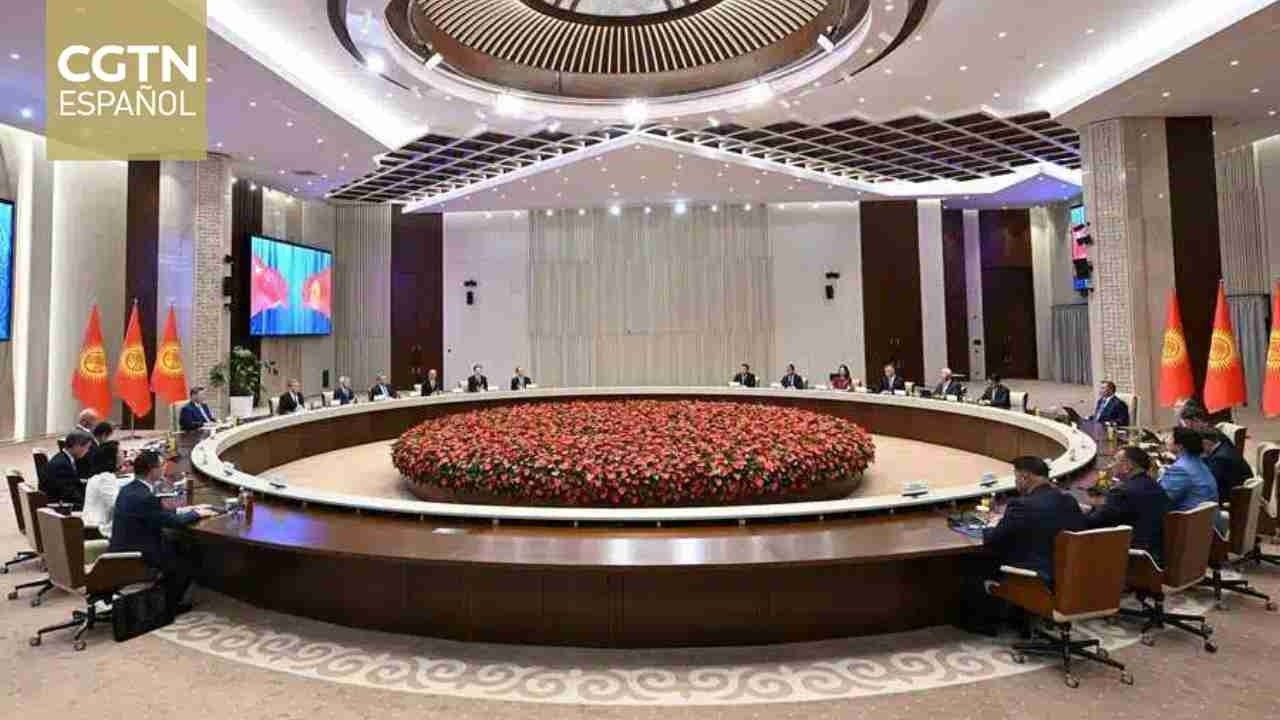 El presidente chino Xi Jinping mantiene conversaciones con el presidente kirguís Sadyr Japarov