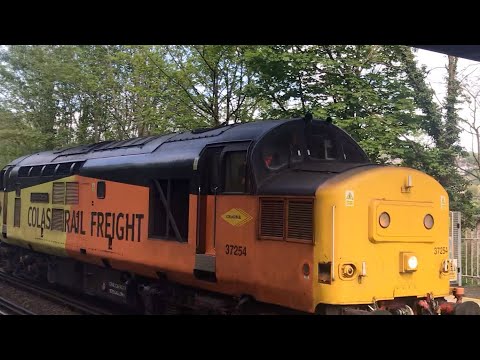 Class 37254 Cardiff canton passing moulsecoomb on 9/5/2023