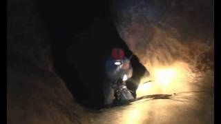 preview picture of video 'Bugarach - Grotte Font de Dotz - Expedition 2008'