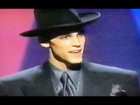 Scott Barnhill Wins Male Model of the Year | VH1 Fashion Awards 1998