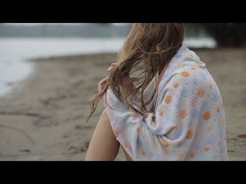 Jesenji Orkestar feat. Ljubičice - Godine u vetru (video)