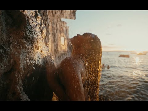 Why Brazilians bathe differently than the rest of the world