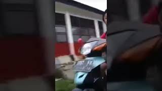 Download lagu BOCIL naik kereta jatuh ngakak mp3 Download lagu BOCIL naik kereta jatuh ngakak mp3