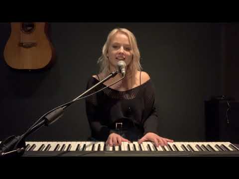 Female Wedding Singer Hire UK - Kate