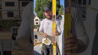 Apprentice tip on how to plumb blockwork #bricklaying #brickwork #apprentice #construction