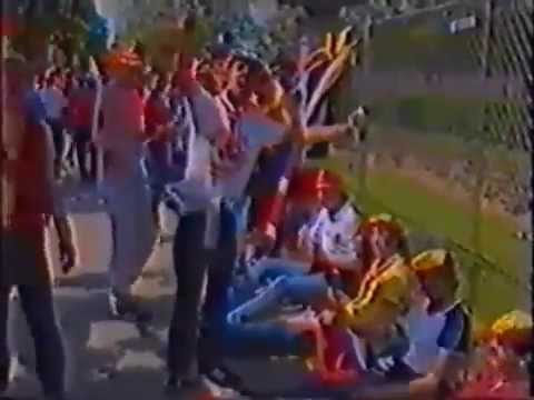 1985   Reportage  Die Verrückten des Fußballs