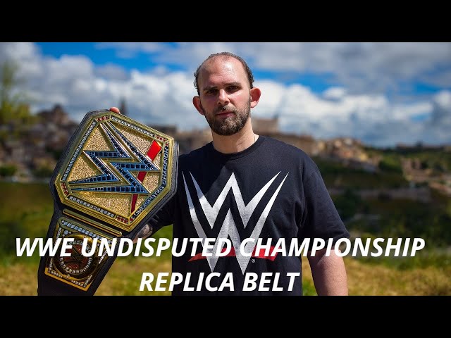Vídeo relacionado con Réplica de cinturón de título indiscutible y mundial de lucha libre, tamaño adulto, 5 mm, 4.4 libras, 52 pulgadas