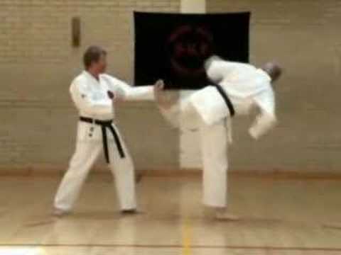 Martin Day Fitness- Killerpower Kicks & Punches -DVD Extract