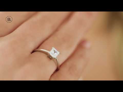 BAUNAT - 1.00 carat solitaire ring in white gold with princess diamond