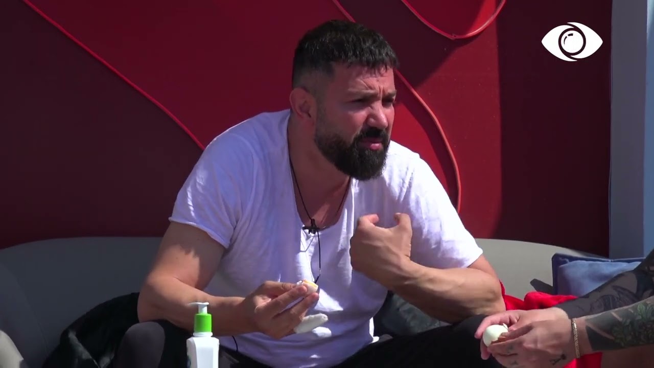 Jam çuditur nga loja e Oltës/ Elvisi: S'ka nevojë ta çojë veten në atë lloj loje