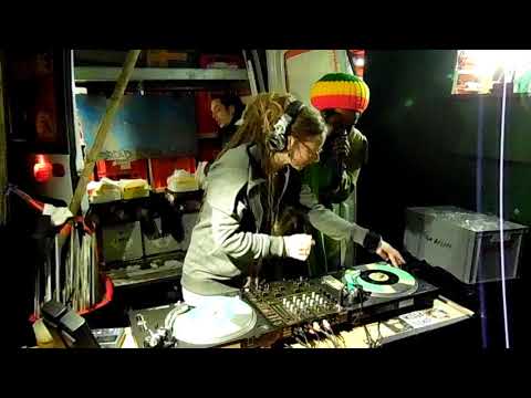 Kazam Davis alongside di Original Ridderssound, Germany