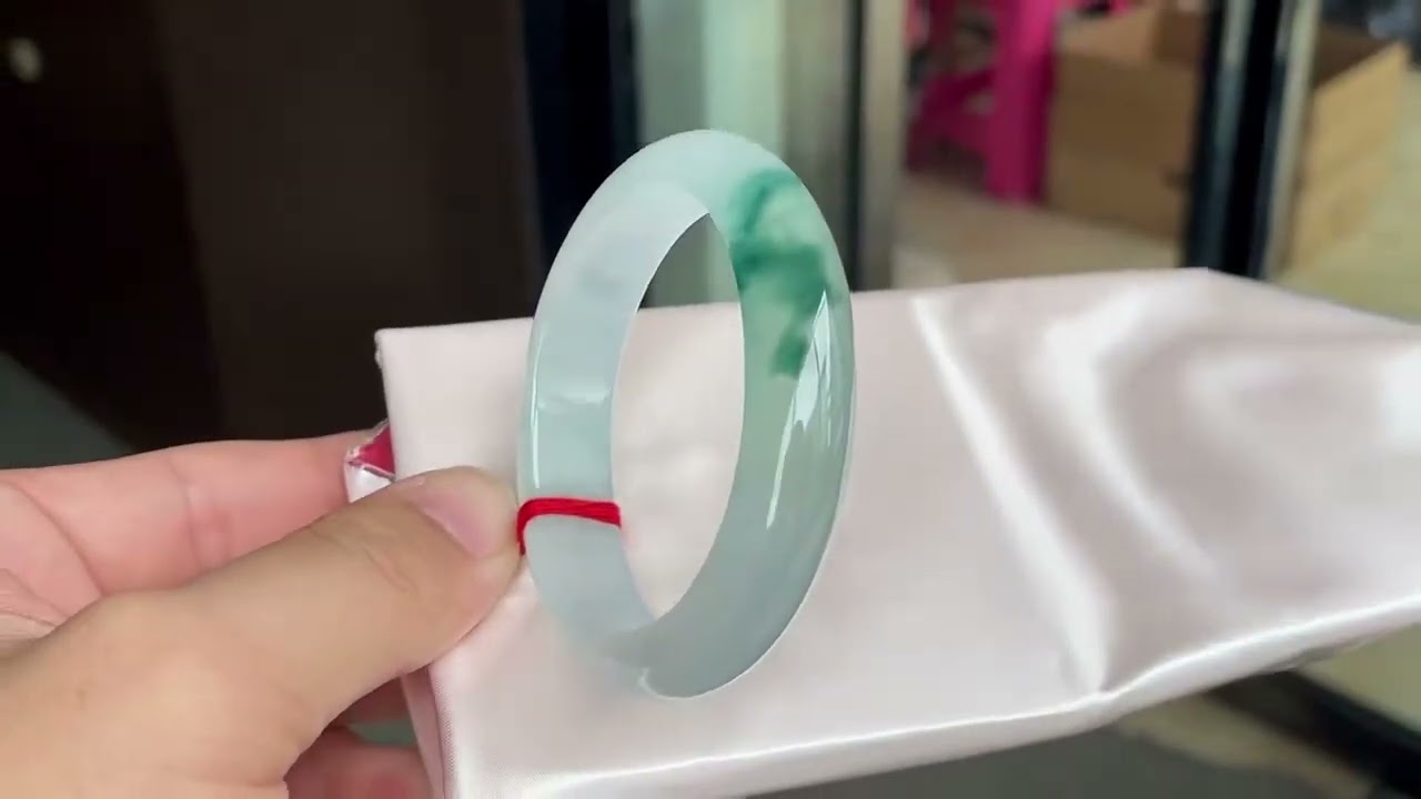 Core-Ice Floating Petal Bangle