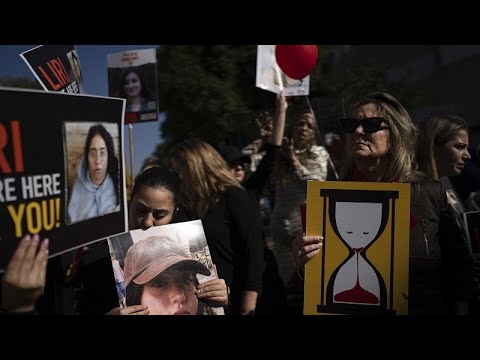 شاهد أمام منزل نتنياهو.. والد أحد الرهائن المحتجزين في غزة يبدأ إضراباً عن الطعام