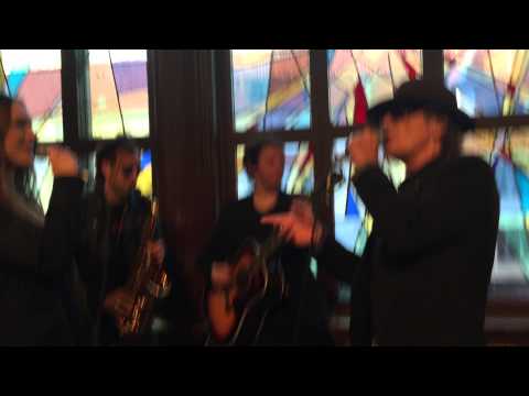 Udo Lindenberg und Josephin Busch im Rathaus Berlin Pankow mit dem Lied "Gegen die Strömung"