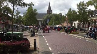 preview picture of video 'Smalstadfeesten Kortgene 2011: Ringsteken met bejaarde tractoren (2)'