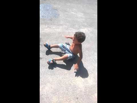 Menino desmaia, quando manda sair do sol