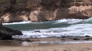 preview picture of video 'Brandung am Strand von Tarrafal (Kapverdischen Inseln)'