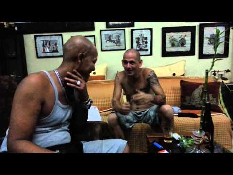 Silvito el Libre saludando a Sobredosis el Lirico.