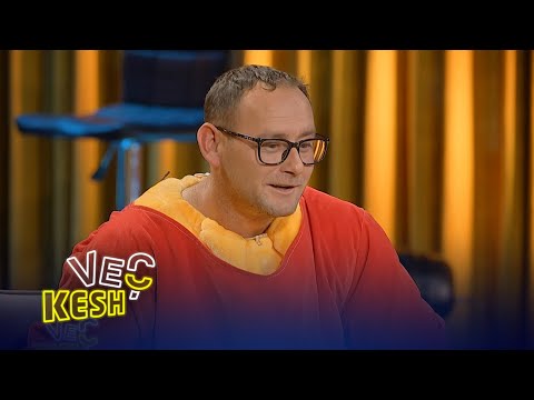 “Këqyre more, baba duke e bartë kufomën!”  Barcoleta qesharake me babën dhe djalin