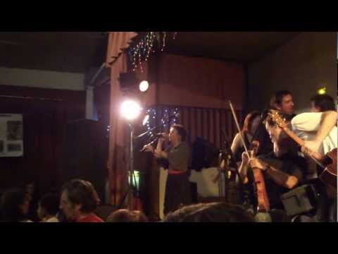 LOENED FALL sonne la nouvelle année à St Thégonnec - 1er janvier 2012