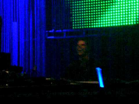 Markus Schulz plays Wippenberg - Pong at Soundtropolis