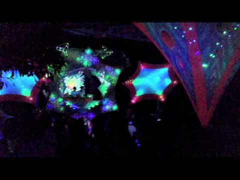 Disk Junkey @ Sunshine Festival Japan 2013 Playing Bang Track by Breathead & Waio)