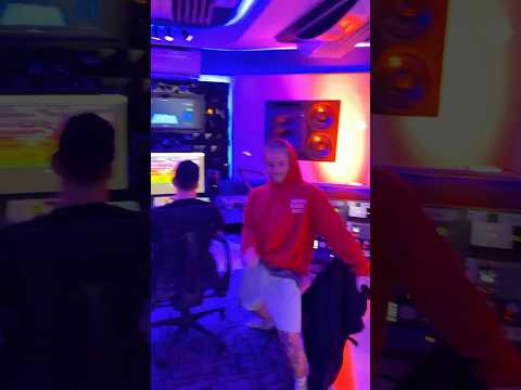 HARDWELL & BASSJACKERS IN THE STUDIO (WAIT FOR IT!) 🤣 #hardwell #bassjackers #studio #producer