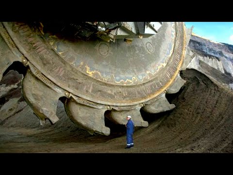 Colossal Titans: Largest Land Vehicles Ever!