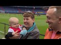 Jong en oud geniet bij Feyenoord van kruipende baby's in De Kuip
