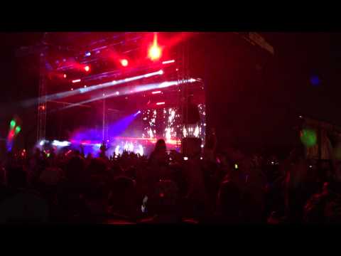 Calvin Harris- I'm Not Alone/Spaceman (Live)