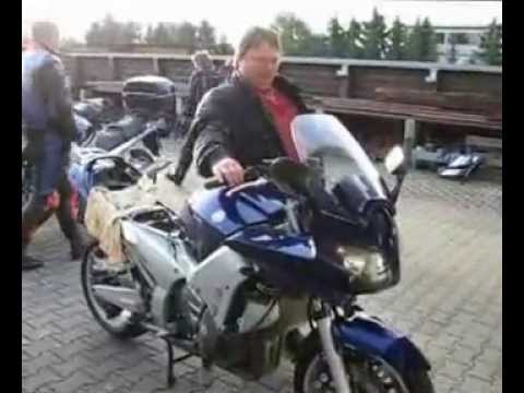 Hooligans helfen den FJR 1300 Fahrern bei der Einstellung