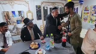 מרן הגאון הגדול הרב שמעוני בצלאלי שליט"א בהקבלת פני רבו בסוכה של  הגאון הרב מרדכי אהרון שליט"א