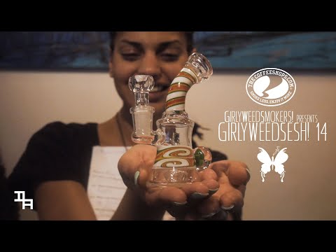 CANNABIS, GIRLS and GLASS in COFFEESHOP REPUBLIEK AMSTERDAM - GirlyWeedSesh 14