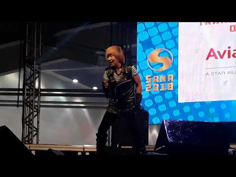 Akira Kushida cantando Jiraya Sanjou e Sekai Ninja Sen Jiraya no SANA 2018 em Fortaleza/CE.