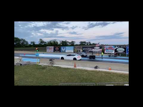 Plaid Tesla S vs Nissan GT-R Drag Race 1/4 mile