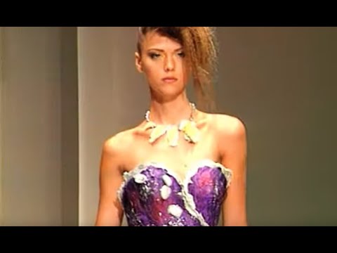 YUMI KATSURA Haute Couture Fall 2002 - Fashion Channel