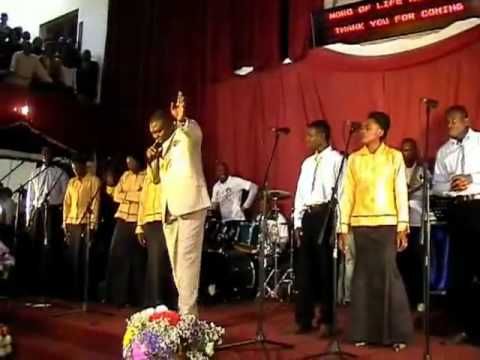 Lifoko Du Ciel Live A Joburg, 2006   VideoTabernacle com