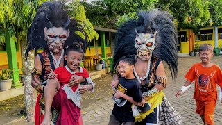 Download lagu SUPER LUCU !! Top Funny VIDEOS 10 Pengejek Ketangkap Barongan Ngamuk Meme Lucu mp3