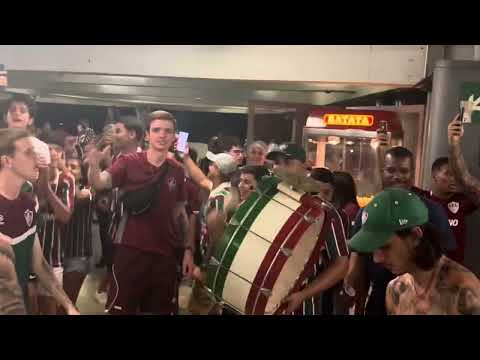"Aquecimento da Bravo 52 ( Fluminense 2 x 1 Colo Colo )" Barra: O Bravo Ano de 52 &bull; Club: Fluminense &bull; País: Brasil