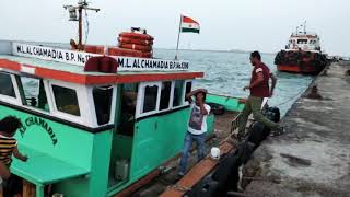 preview picture of video 'Sikka jetty public port near jamnagar best place to enjoy High tide & low tide, ft. Aj & Rambo'