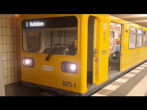 Berliner U-Bahn U2 G1/E1 1075-1  am Stadtmitte Richtung Ruhleben (August)2023
