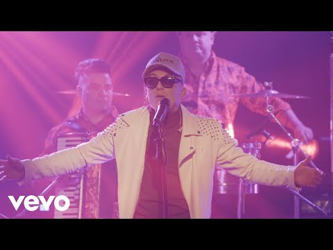 Siempre Estoy Pensando en Ella - El Polaco