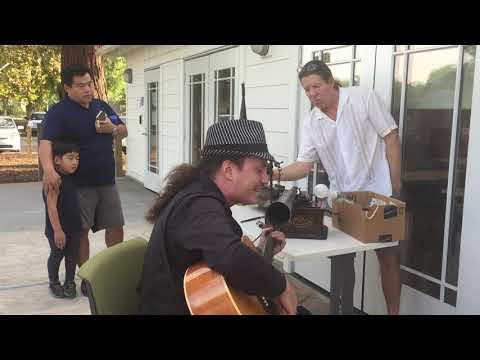 Alec recording El Viaje on an Edison wax cylinder phonograph!