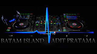 Download lagu ILUSI TAK BERTEPI FEAT MUSIK NEW FUNKY TILL DROP BATAM ISLAND - ADIT PRATAMA mp3