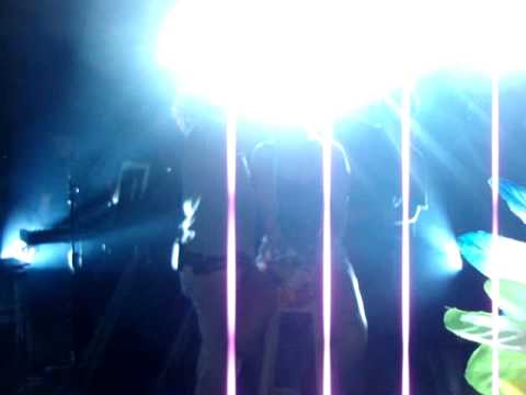 Aninha bebendo da tequila de Yegor