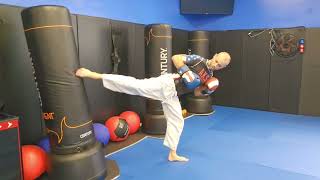 Kickboxing workout! If you dont have a bag, no problem!