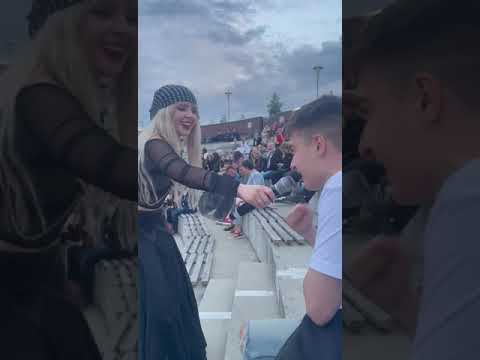 Ilinca Băcilă face SHOW la prima zi a festivalului "Sara pe Deal" #shorts #sarapedeal